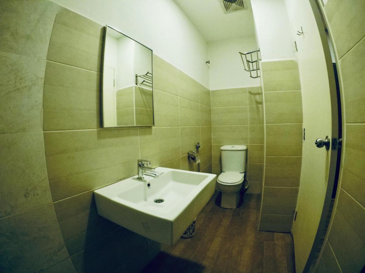 Hotel Zamburger Second Link Johor Bahru Exteriör bild
