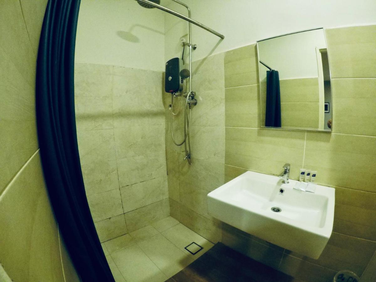 Hotel Zamburger Second Link Johor Bahru Exteriör bild